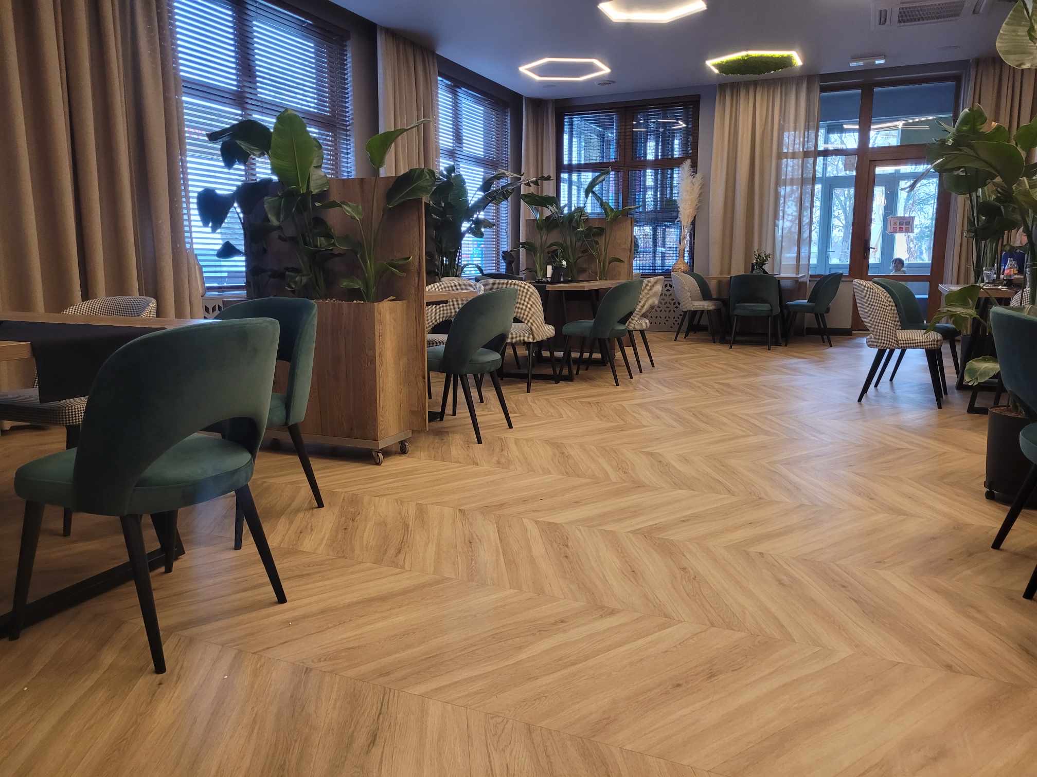 Meble do restauracji, barów, hoteli i kawiarni
